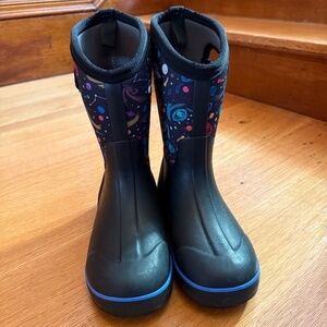 Bogs kids winter boot (youth size 3)